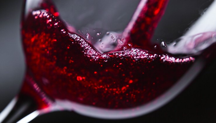 Vino rosso: perché ad alcuni causa mal di testa