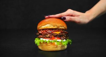 10 alimenti che invecchiano: non mangiarli per rimanere giovane