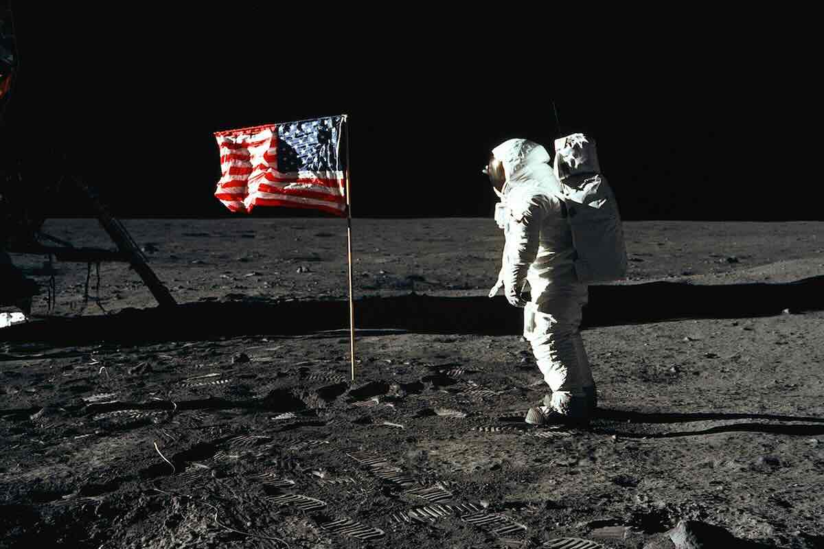 il primo uomo sulla luna