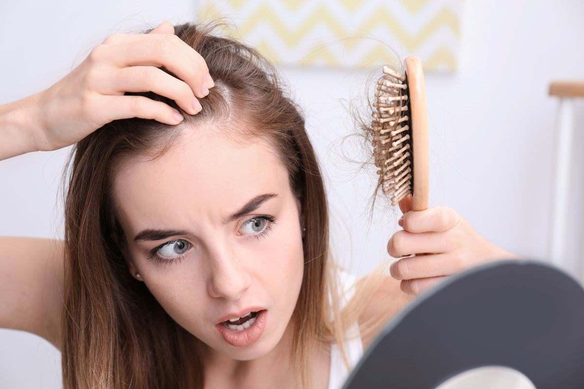 le donne possono perdere i capelli