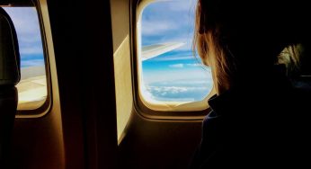 Attenzione al rawdogging in aereo: se lo fai rischi grosso!