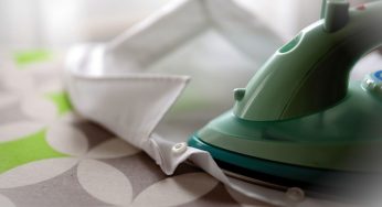 Butta via il ferro da stiro, non ti serve più: con questo metodo tutti i panni stirati in meno di 30 minuti